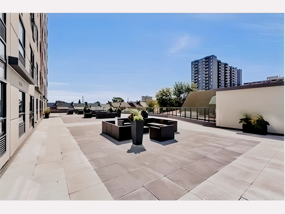 220 Cannon St E 0
