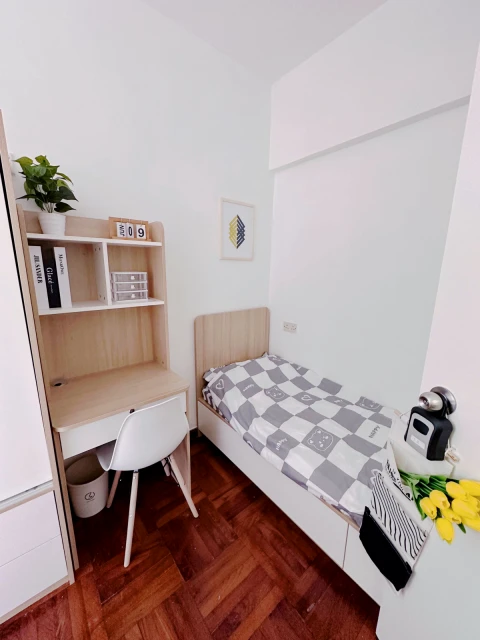 Shared apartment in Tai Po Center (triple room/quadruple room) 1