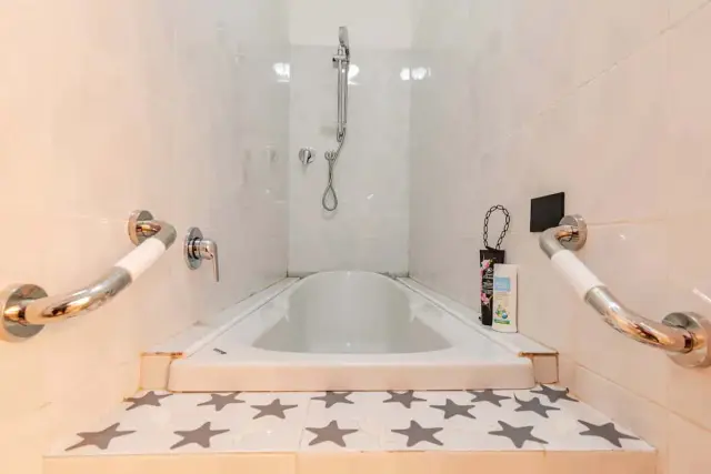 Fully furnished 1 Bedroom Apartment 4