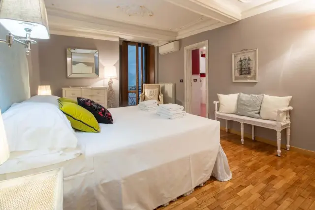 Uffizi Romantic Flat 2