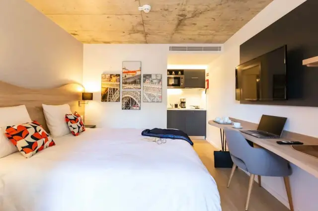 Master Superior Studio for rent in Porto 0