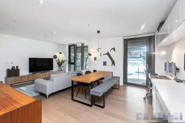 1 St Gabriel Walk, London, SE1 6FA 2