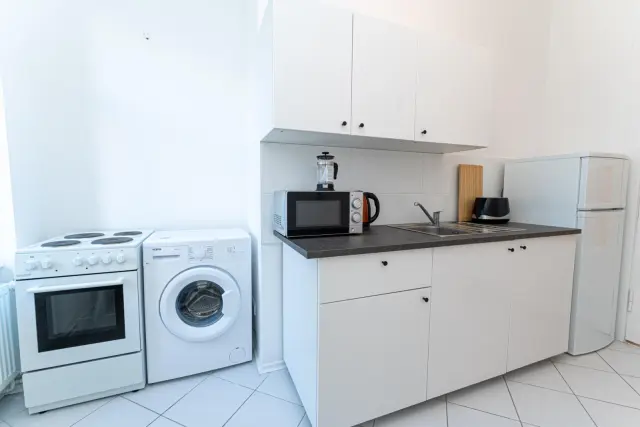 studio near Wisbyer Str. 2
