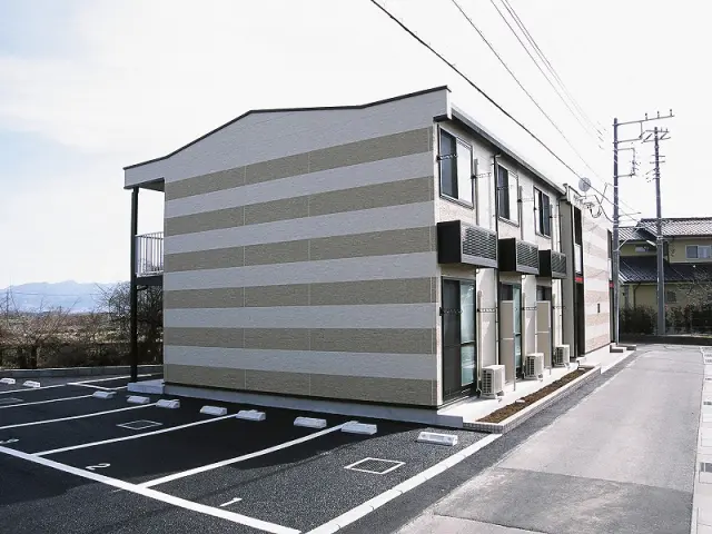 レオパレスラ スリーズ徳永 - ที่พักนักศึกษาในเมืองนามัลปุส