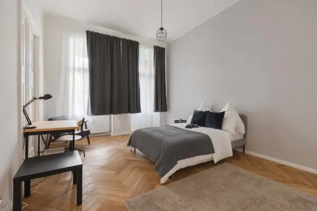 Flughafenstrasse 9DE-01-274-001 0