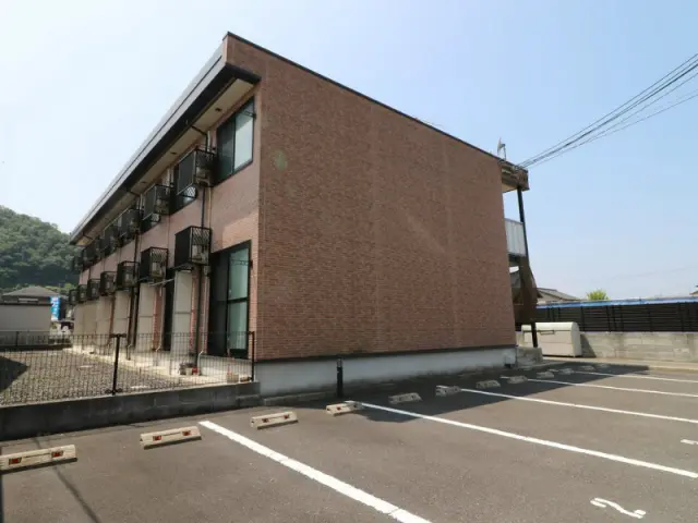 レオパレスクレインコート田中