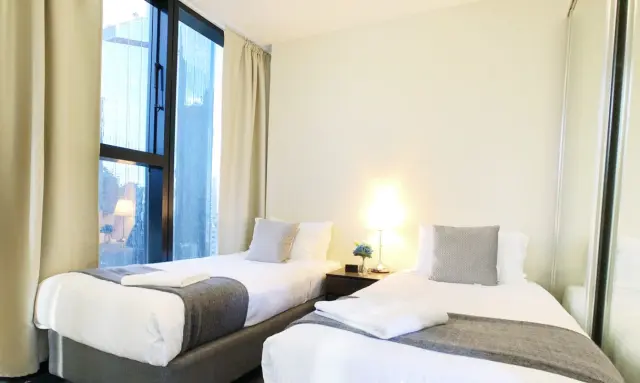 2805/568 Collins Street 4