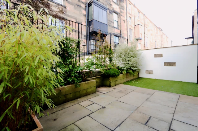 Woodside Place Lane, G3 7RB 2