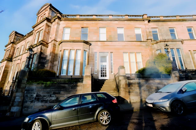Cleveden Crescent, G12 0PB 2