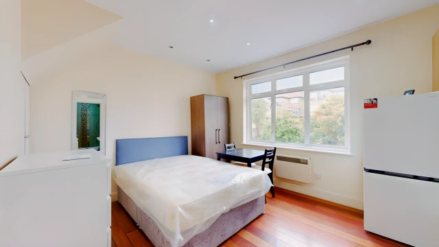 Cairnfield Avenue 15589# 2