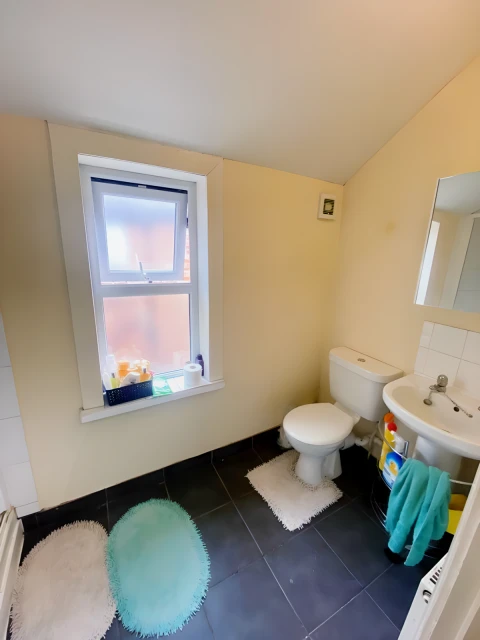 Room 3, Monks Road, LN2 5PG 4