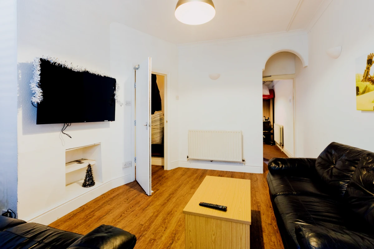 Arthur Street , LE11 3AY 0