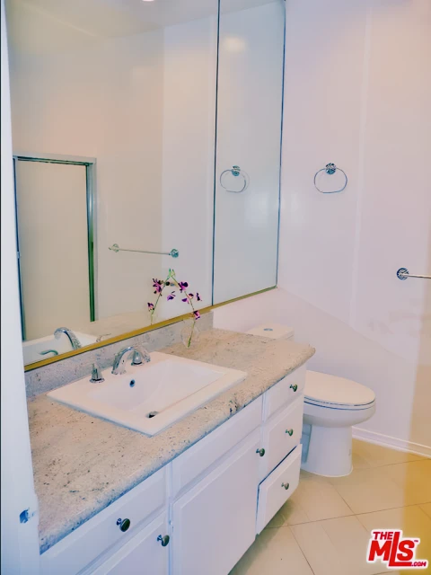 1424 Amherst Ave 4
