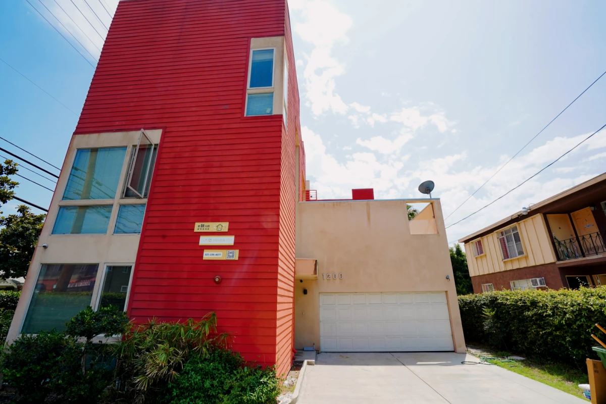 1200 W 24th St 0