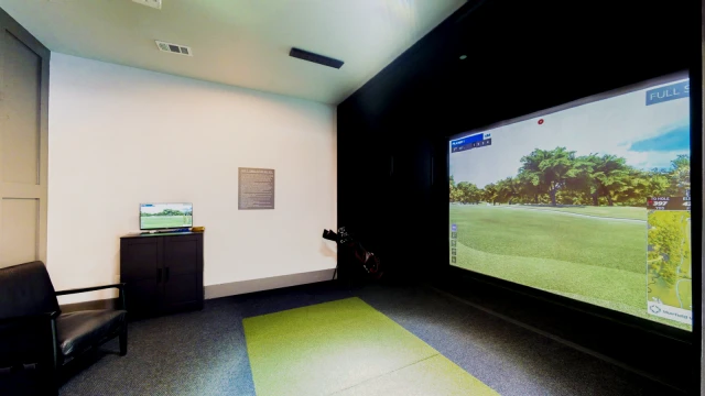 Abberly Skye Apartment Homes - Atlanta student accommodation - Golf Simulator