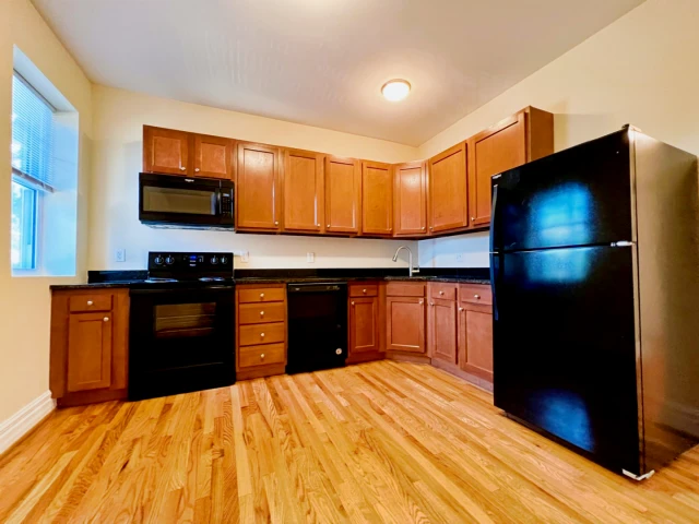 714 Newly Renovated 3 Bed-2 Bath Steps from Loop, WashU & Forest Park