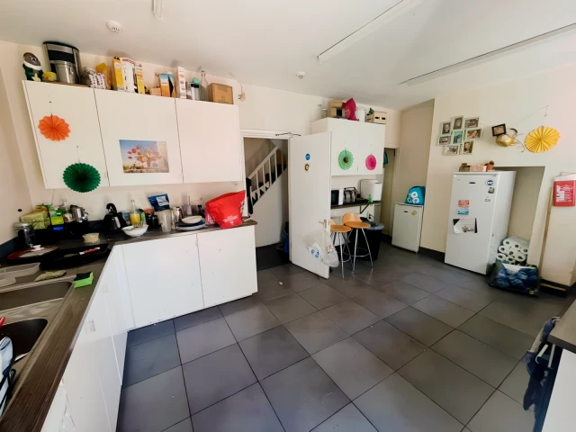 Sussex Place, BS2 9QR 2