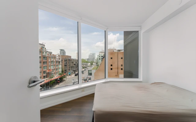 517-155 Yorkville Ave 4