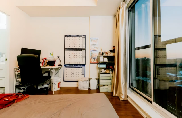 823 Master Room - 297 College St 3