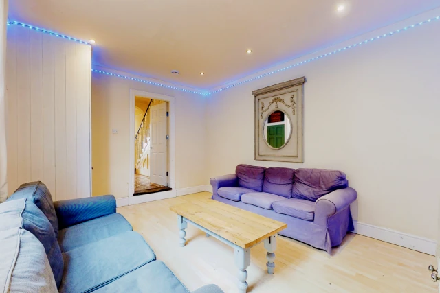 Fosse Road South, LE3 0QD 2