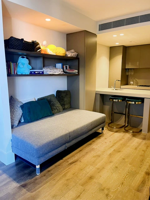 1 ALMEIDA CRESCENT 4
