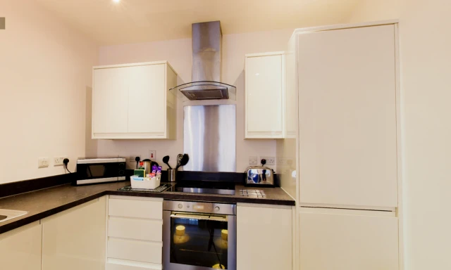 apartment near 52, Sutton Court Road 1