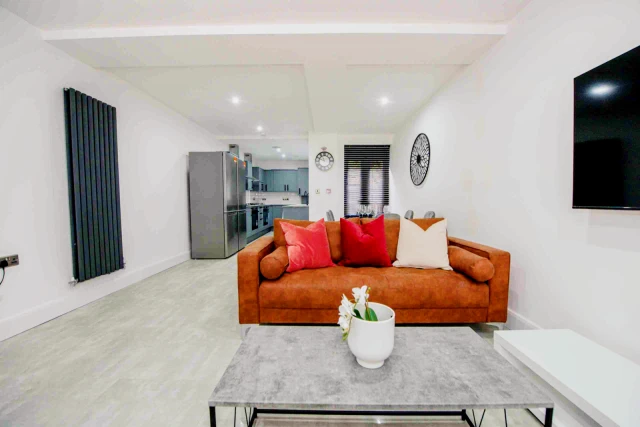 53 Thornycroft Road, L15 1