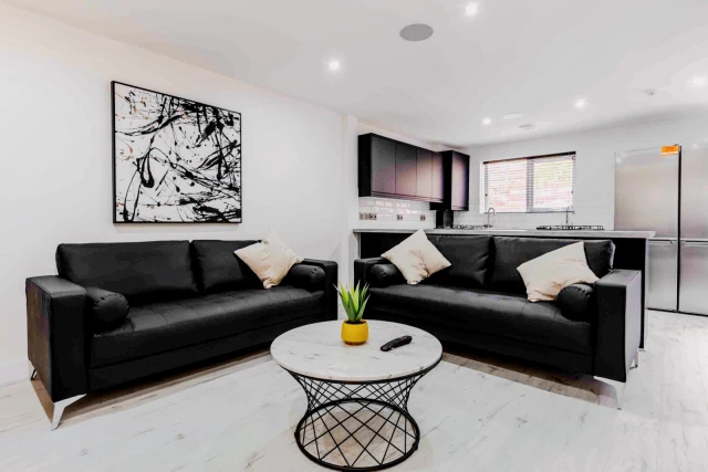 93 Avondale Road, L15 1