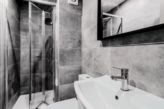 27 Needham Road, L7 3