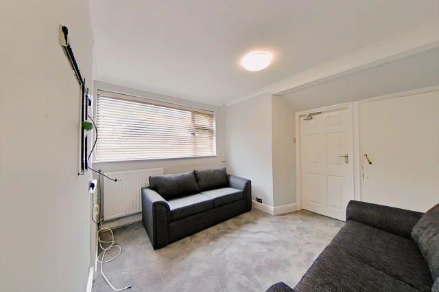 Cumberland Road, LE11 5DE 4