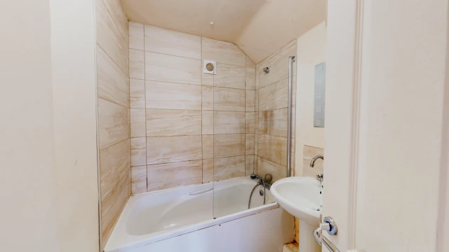 Ashby Road, LE11 3AA 3