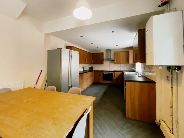 Frederick Street, LE11 3BJ 1