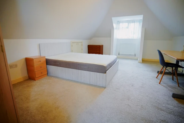 Forest Road, LE11 3NW 3