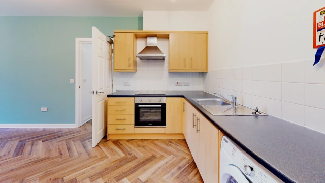 Flat 7, St Michaels Lane, LS6 3HS 4