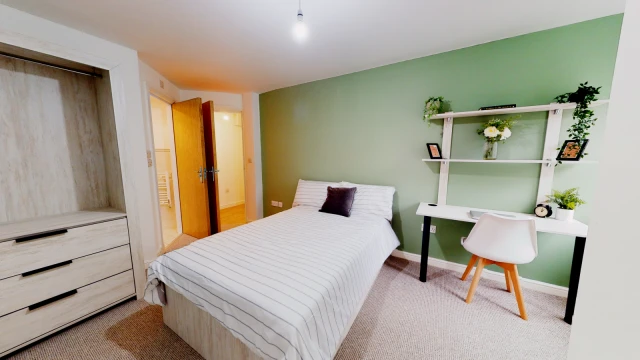 Flat 10, The Grange, LS6 2BY 1