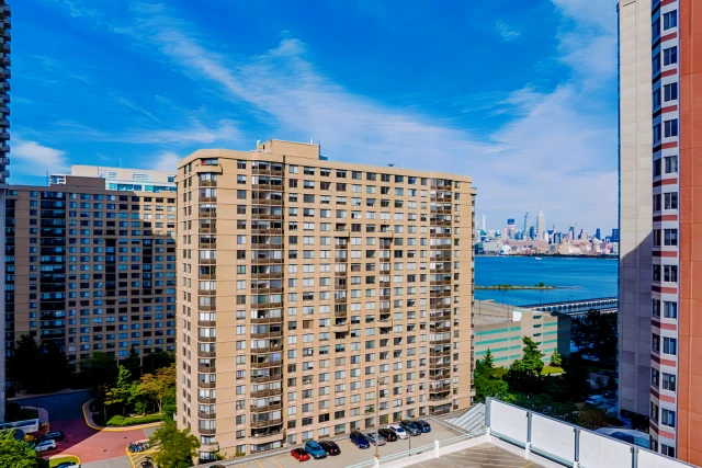 Waterside Square South