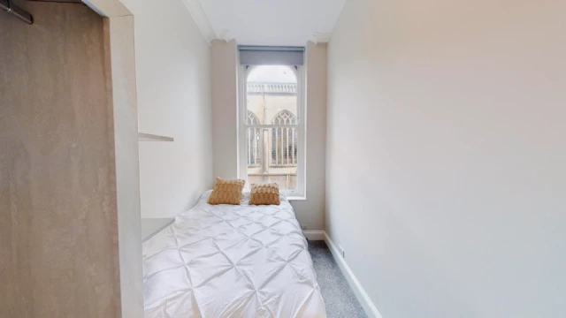 Top Floor Flat, St Nicholas Street, BS1 1UQ 3