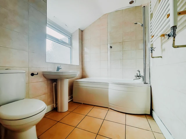 Newland Street West, LN1 1QD 2