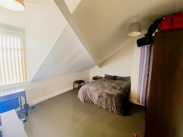 Flat 2, East Park Road, LE5 5HH 3