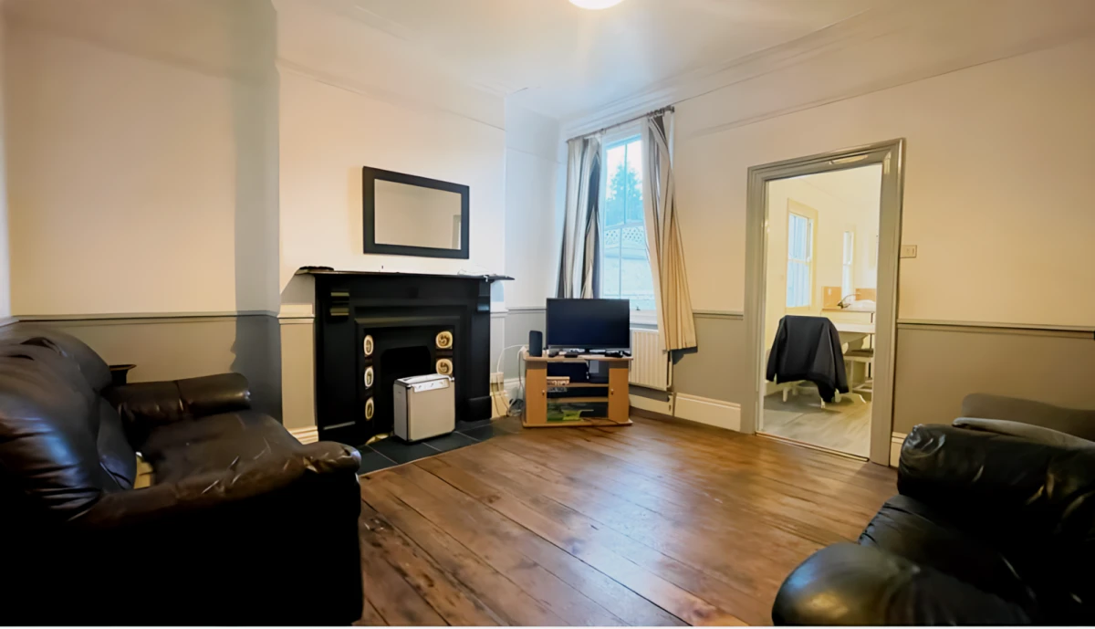 West Parade, LN1 1LF 0