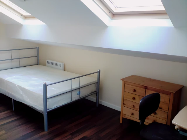 Flat 2, 58 Ruskin Avenue, M14 4DG 4