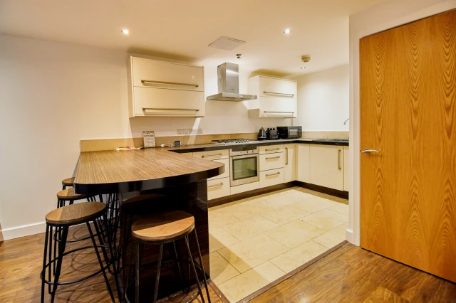 Eastleigh Road, LE3 0DB 1