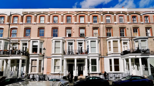 Cheniston Gardens 22452#
