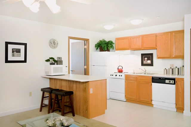 1005 W. Stoughton