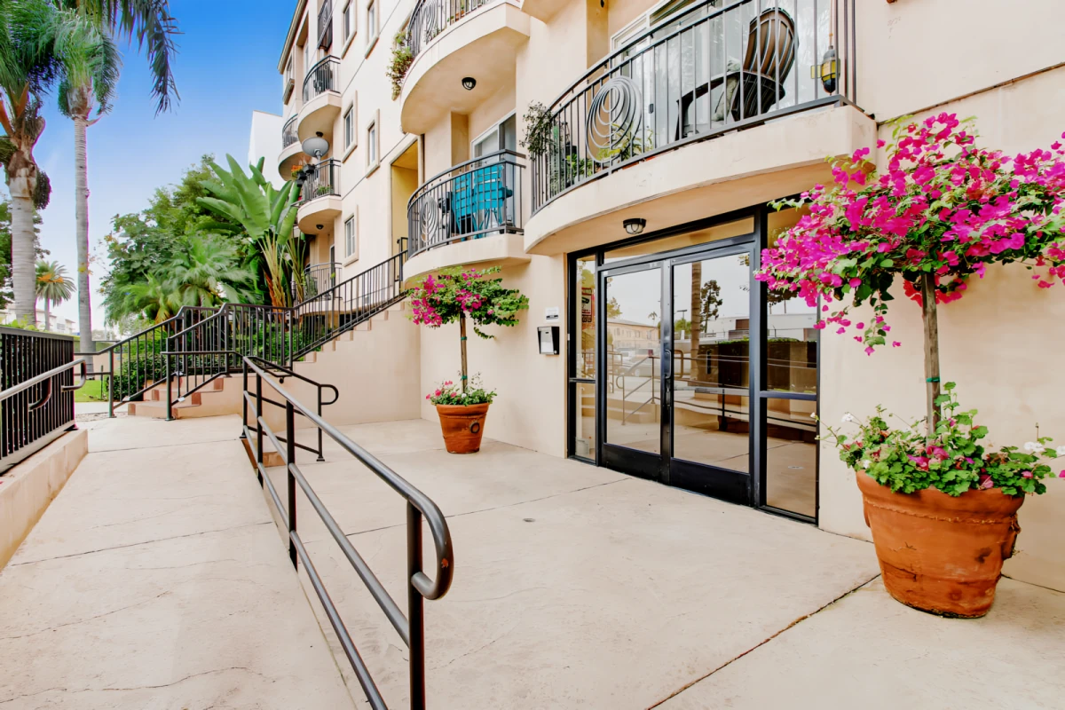 Wilcox Luxury Apartments 0