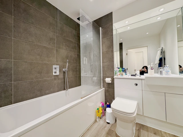 FH-Staines-Upon-Thames - London student accommodation - 2 Bedroom 2 Bathroom Flat29