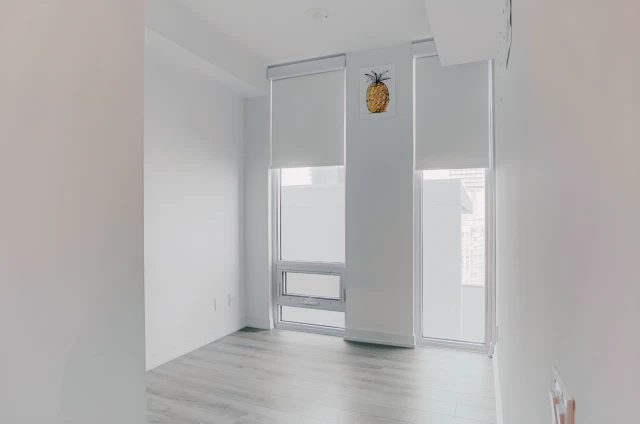 2509 - 28 Wellesley St E 4