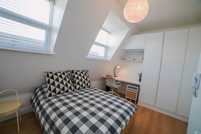Lit West Green House - London student accommodation - Premium En-Suite