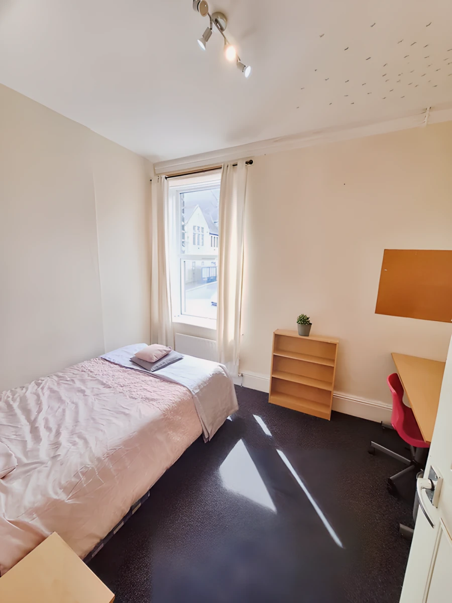 Crookesmoor Road - Sheffield student accommodation - 10 Bedrooms 3 bathrooms