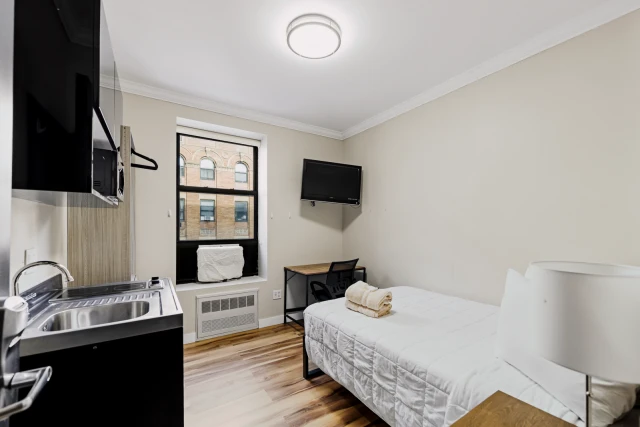 Hotel 99 - New York student accommodation - Shared Bathroom-Standard with a kitchenette